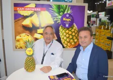 Costa Rican pineapples producer Kapi did brisk trading in Madrid with Jorge Sanchez posing with client Cevdet Cekok from Turkey. 